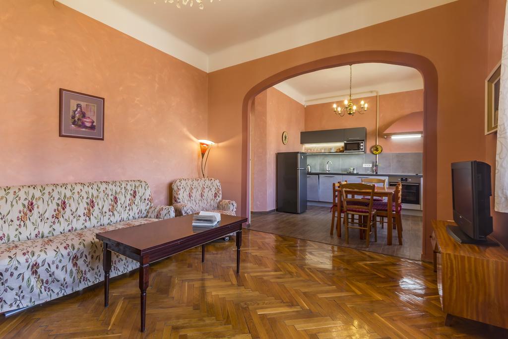 Spacious & Smart Center Apartment Pula Luaran gambar